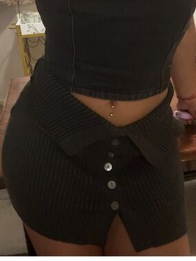 Knit skirt with buttons